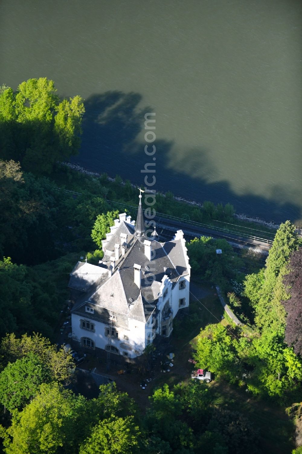 Aerial photograph Remagen - Luxury residential villa of single-family settlement on Weg of Rote Erde in Remagen in the state Rhineland-Palatinate, Germany