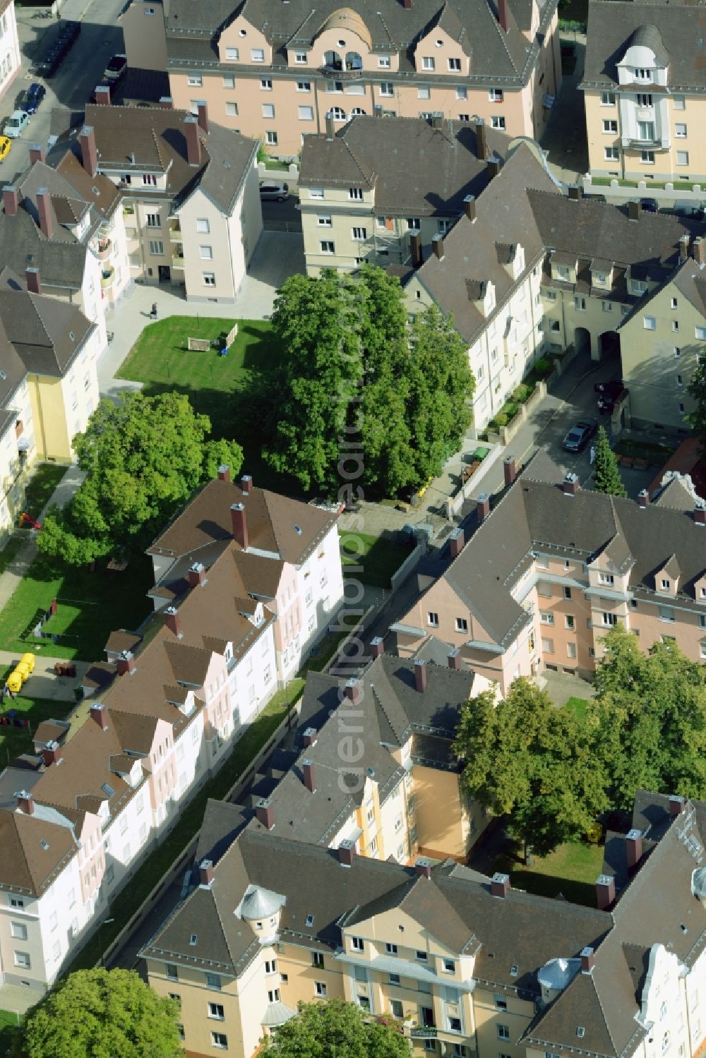 Augsburg from the bird's eye view: Historic residential estate with green spaces in the South of the Oberhausen part of Augsburg in the state of Bavaria