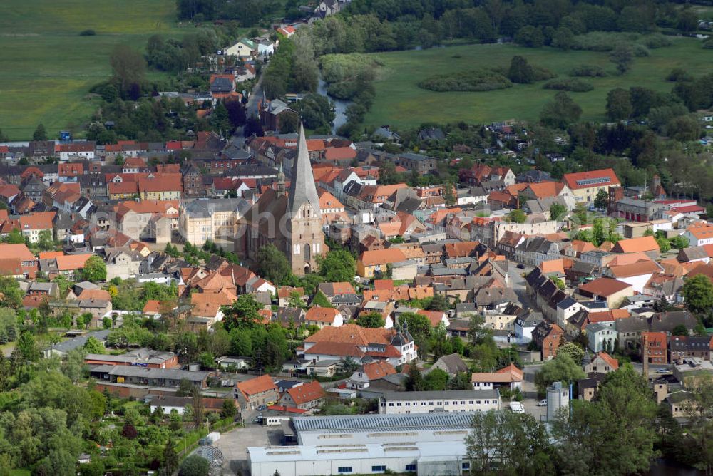 Aerial photograph Bützow - Blick auf den historischen Stadtkern von Bützow mit der Stiftskirche im Mittelpunkt.