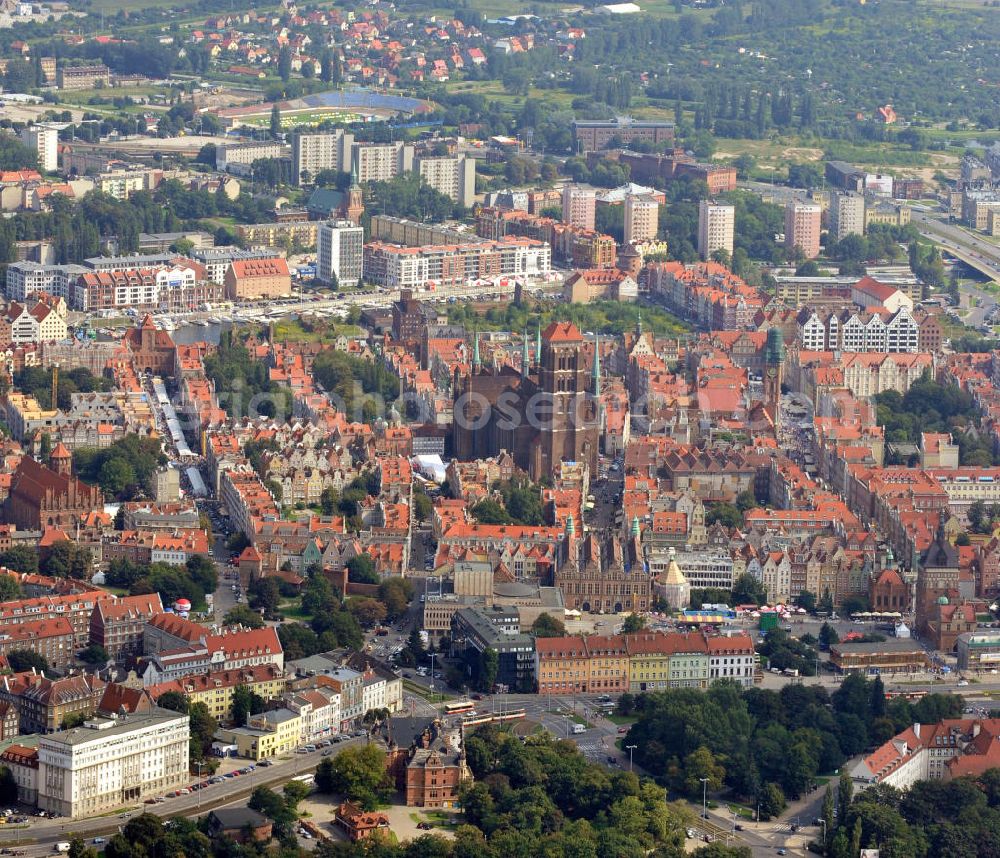 Aerial image Danzig / Gdansk - Sicht auf den historisch bedeutsamen Stadtteil Rechtstadt / Glowne Miasto in Danzig in der Region Pommern / Pomorskie, Polen. Dieser ist u.a. geprägt durch die Marienkirche / Bazylika Mariacka, das Rechtstädtische Rathaus sowie der Langgasse und dem Platz Langer Markt. View on the historic important district Glowne Miasto in Gdansk in the Pomeranian Voivodeship / Pomorskie, Poland. It is among others characterized by the St. Mary's Church / Bazylika Mariacka, the townhall Ratusz Glownego Miasta as well as the Long Lane and the Long Market.