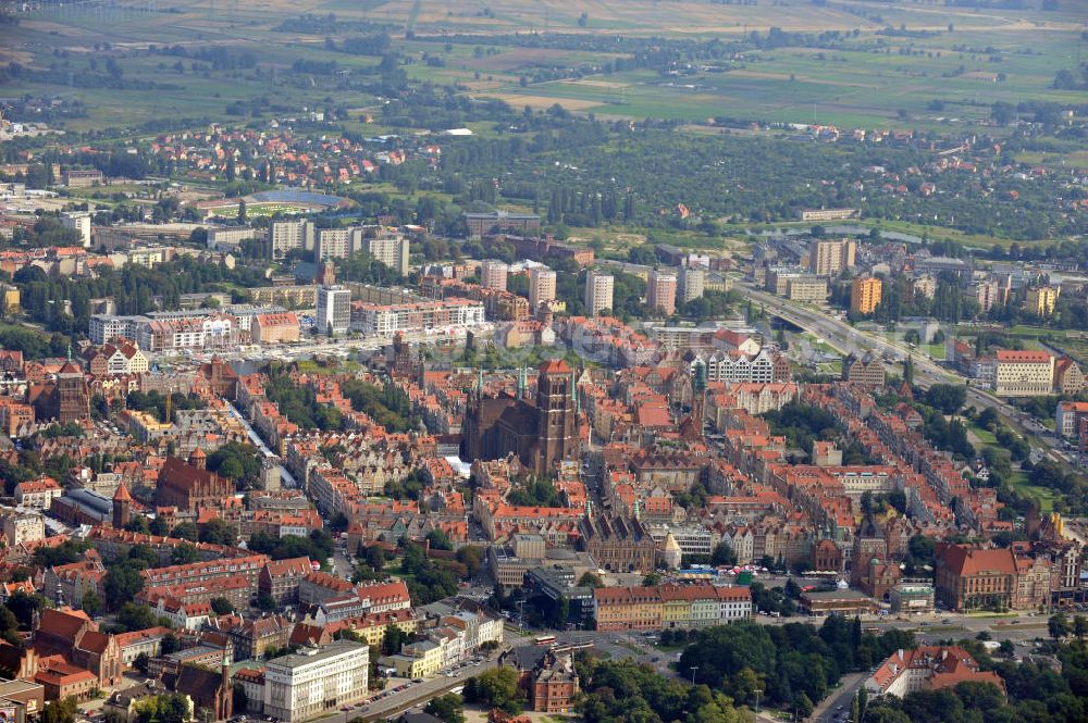 Aerial image Danzig / Gdansk - Sicht auf den historisch bedeutsamen Stadtteil Rechtstadt / Glowne Miasto in Danzig in der Region Pommern / Pomorskie, Polen. Dieser ist u.a. geprägt durch die Marienkirche / Bazylika Mariacka, das Rechtstädtische Rathaus sowie der Langgasse und dem Platz Langer Markt. View on the historic important district Glowne Miasto in Gdansk in the Pomeranian Voivodeship / Pomorskie, Poland. It is among others characterized by the St. Mary's Church / Bazylika Mariacka, the townhall Ratusz Glownego Miasta as well as the Long Lane and the Long Market.