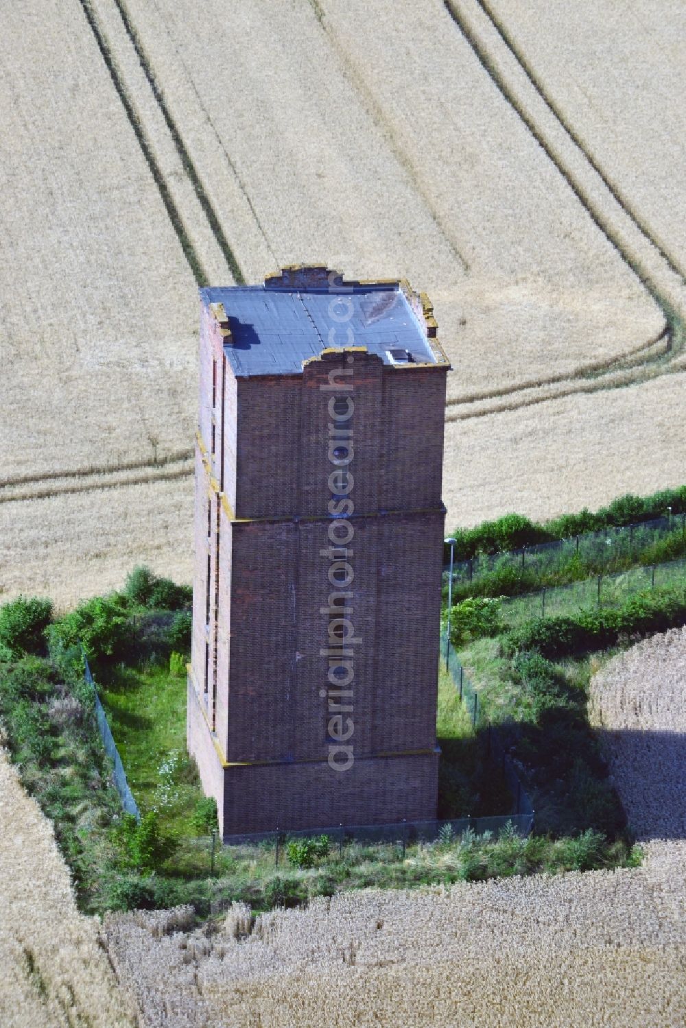 Aerial photograph Langendorf - Historic Water Tower Obergreisslau on the outskirts of Langendorf in Saxony-Anhalt