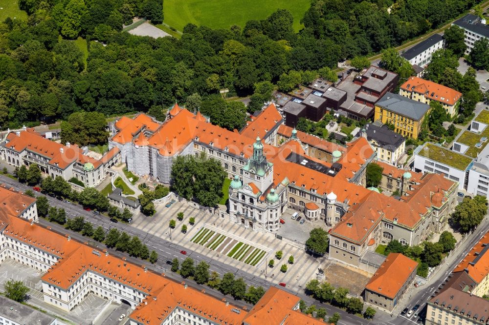 Aerial photograph München - Historic museum building ensemble of the Bavarian National Museum on Prinzregentenstrasse in Munich in the state of Bavaria