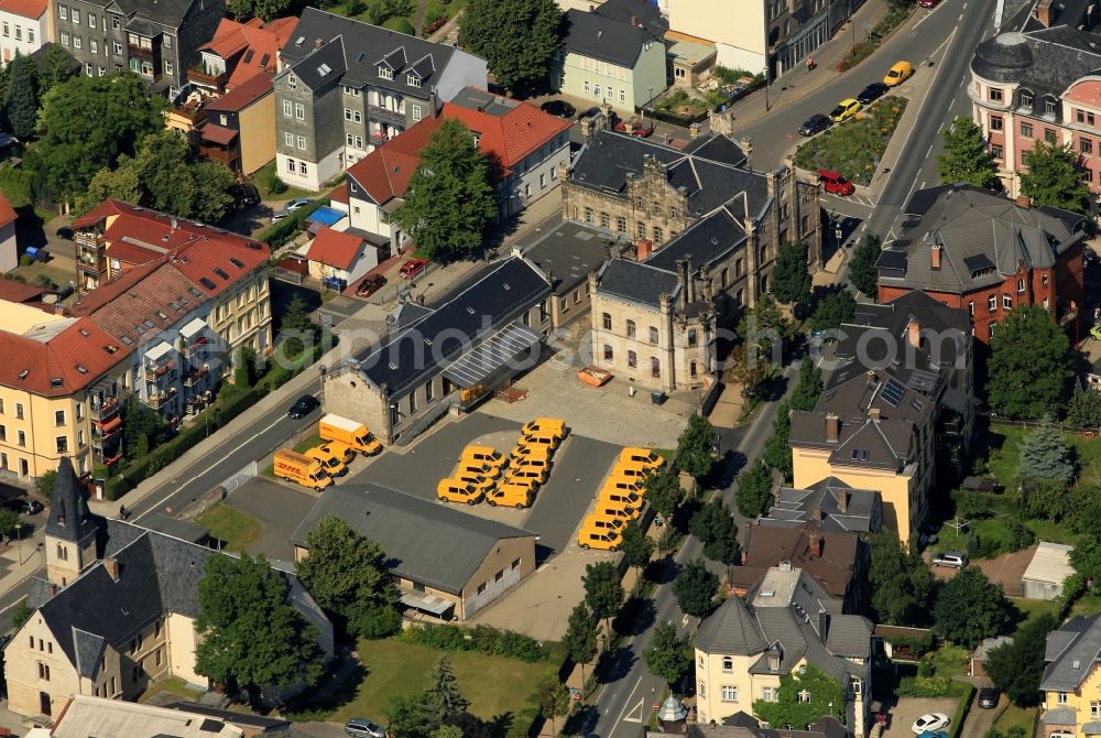 Aerial image Rudolstadt - Is the historsche building of the post at the intersection Caspar Schulte Road and Black Burger Road in Rudolstadt in Thuringia. In the courtyard of the building from the period are postal vehicles