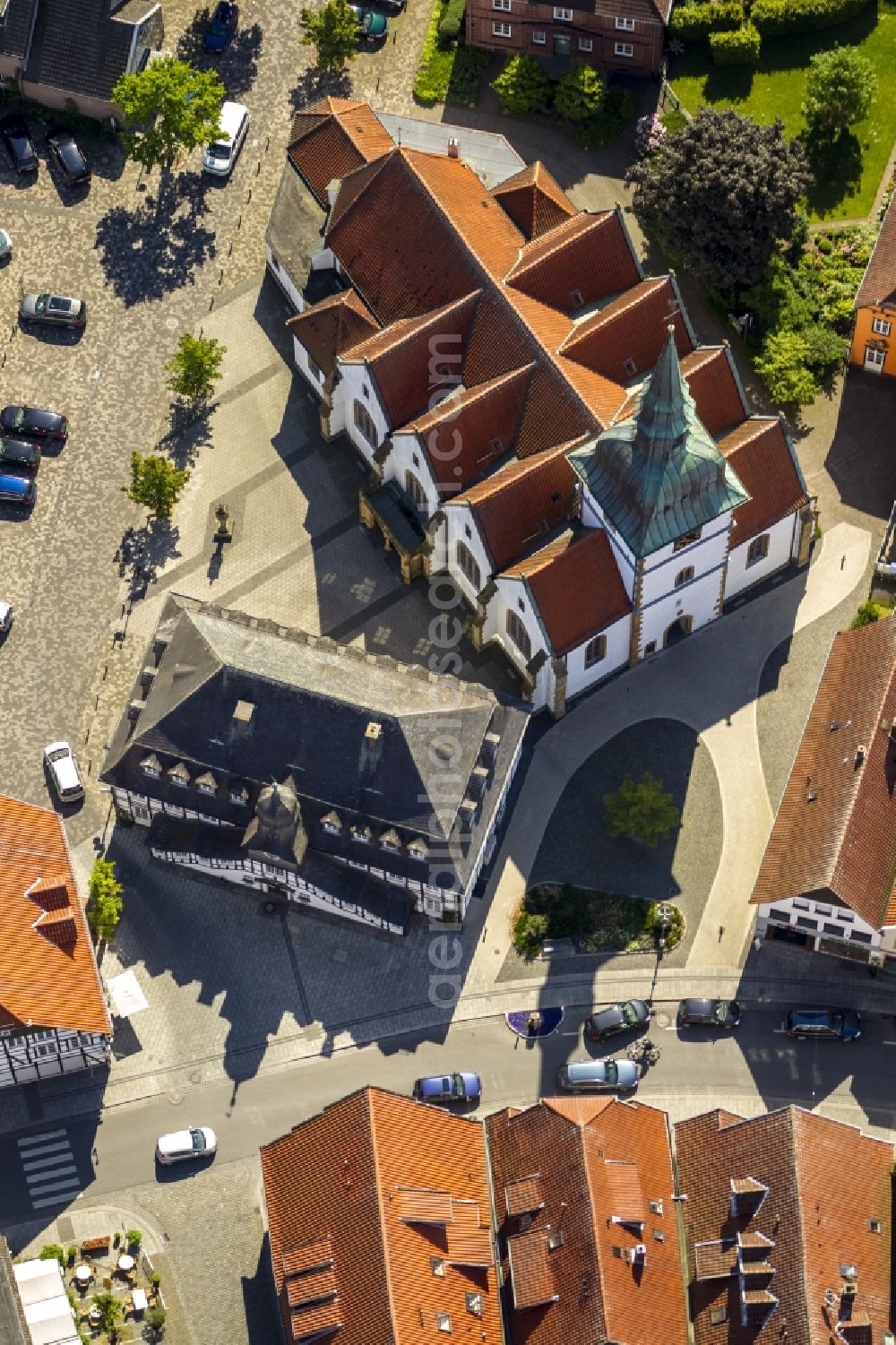 Aerial image Rietberg - Historical City Hall of Rietberg and building the Catholic parish church of St. John Baptist in the center of Rietberg in East Westphalia in North Rhine-Westphalia