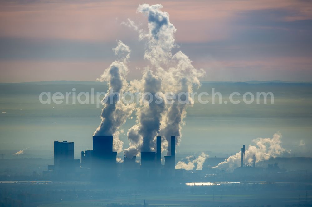 Aerial image Grevenbroich - Building and hall construction of the HKW combined heat and power plant and coal-fired power plant RWE Power AG in the district Frimmersdorf in Grevenbroich in the state North Rhine-Westphalia, Germany