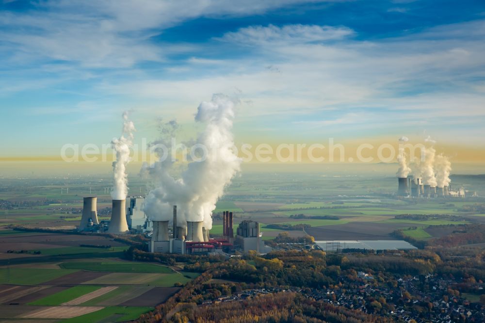 Aerial image Grevenbroich - Building and hall construction of the HKW combined heat and power plant and coal-fired power plant RWE Power AG in the district Frimmersdorf in Grevenbroich in the state North Rhine-Westphalia, Germany