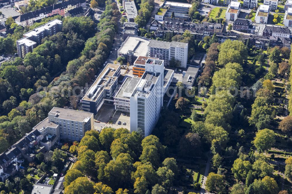 Mönchengladbach from the bird's eye view: Bed tower on the hospital grounds of the Ev. Krankenhaus Bethesda Moenchengladbach on Ludwig-Weber-Strasse in Moenchengladbach in the state of North Rhine-Westphalia, Germany