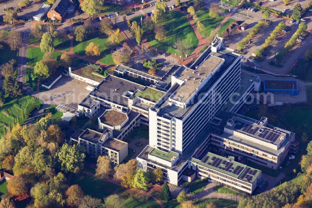 Recklinghausen from the bird's eye view: Bed tower on the clinic grounds of the hospital on Muehlenstrasse in Recklinghausen in the Ruhr area in the federal state of North Rhine-Westphalia, Germany