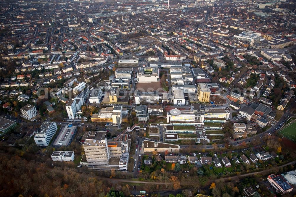 Aerial photograph Essen - Skyscraper on the hospital grounds of Universitaetsklinikum Essen in Essen in the state North Rhine-Westphalia