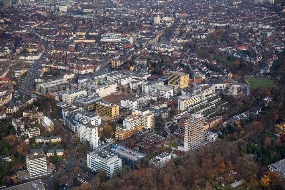 Aerial photograph Essen - Skyscraper on the hospital grounds of Universitaetsklinikum Essen in Essen in the state North Rhine-Westphalia