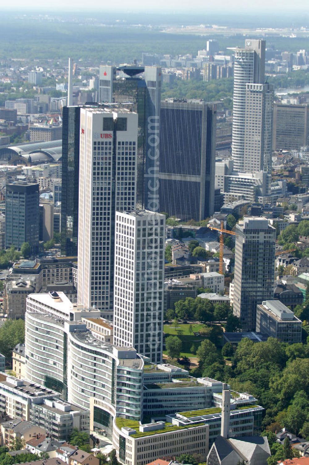 Aerial photograph Frankfurt am Main - Blick auf den neu errichteten Hochauskomplex OpernTurm (auch Tishman Speyer Tower) an der Frankfurter Skyline. Architekt des Hochhauses ist der Frankfurter Professor Christoph Mäckler, Projektentwickler ist das US-amerikanische Unternehmen Tishman Speyer, Hauptmieter des Opernturms ist die UBS Deutschland AG mit ihrer neuen Deutschlandzentrale. View of the newly constructed tower at the Frankfurt Opera Hochauskomplex skyline. Architect of the skyscraper is the Frankfurter Professor Christoph Mäckler, project developer, the US-based company Tishman Speyer, the main tenant of the Opera Tower is the UBS AG Germany, with its new German headquarters.