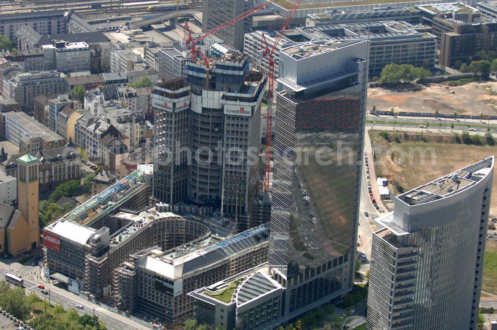 Aerial photograph Frankfurt am Main - Blick auf die Baustelle des Tower 185 , dem derzeit höchstem, in Deutschland im Bau befindlichen Wolkenkratzer. Bauherr ist die Vivico Real Estate. Die Wirtschaftsprüfungsgesellschaft PricewaterhouseCoopers (PwC) hat bereits vor Baubeginn 60.000 Quadratmeter von insgesamt rund 90.000 Quadratmeter Bürofläche langfristig angemietet und wird hier ihre neue Deutschland-Zentrale beziehen. Den Entwurf für den Tower 185 lieferte der Frankfurter Architekt Christoph Mäckler. Er sieht ein hufeisenförmig angelegtes Sockelgebäude vor, aus dem sich die beiden Hochhaushälften mit einer Aluminium-Glas-Fassade erheben. View of the construction site of Tower 185, currently the highest in Germany under construction skyscraper. Owner is the Vivico real estate.