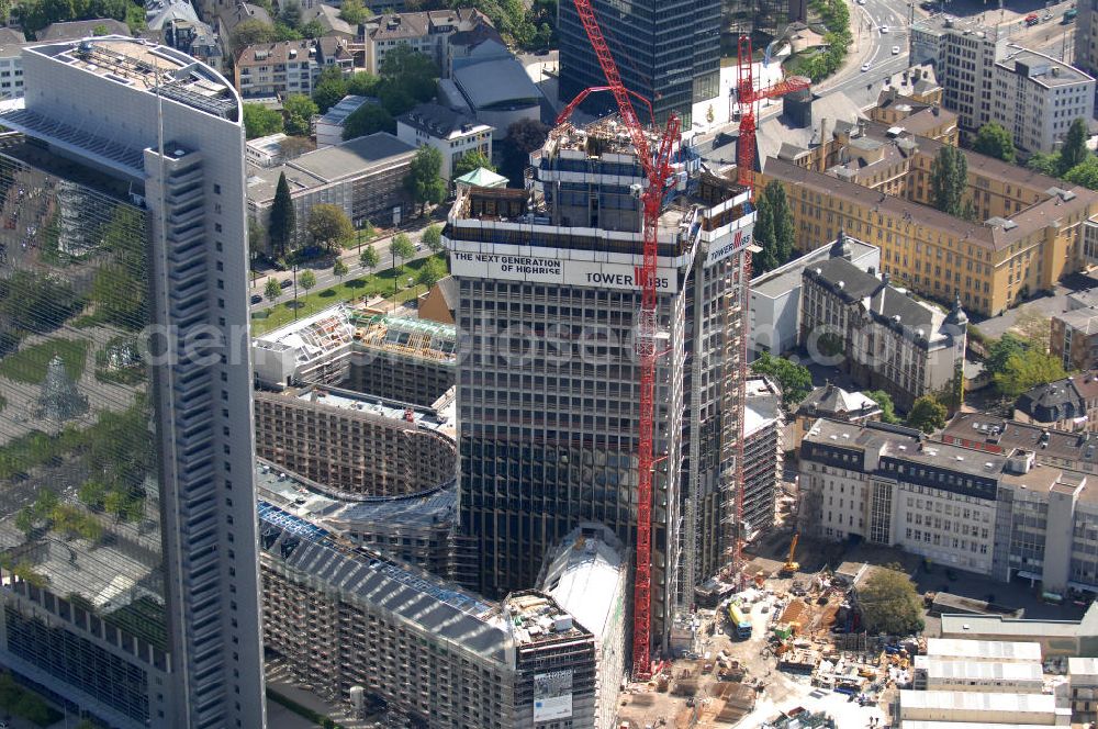 Frankfurt am Main from the bird's eye view: Blick auf die Baustelle des Tower 185 , dem derzeit höchstem, in Deutschland im Bau befindlichen Wolkenkratzer. Bauherr ist die Vivico Real Estate. Die Wirtschaftsprüfungsgesellschaft PricewaterhouseCoopers (PwC) hat bereits vor Baubeginn 60.000 Quadratmeter von insgesamt rund 90.000 Quadratmeter Bürofläche langfristig angemietet und wird hier ihre neue Deutschland-Zentrale beziehen. Den Entwurf für den Tower 185 lieferte der Frankfurter Architekt Christoph Mäckler. Er sieht ein hufeisenförmig angelegtes Sockelgebäude vor, aus dem sich die beiden Hochhaushälften mit einer Aluminium-Glas-Fassade erheben. View of the construction site of Tower 185, currently the highest in Germany under construction skyscraper. Owner is the Vivico real estate.