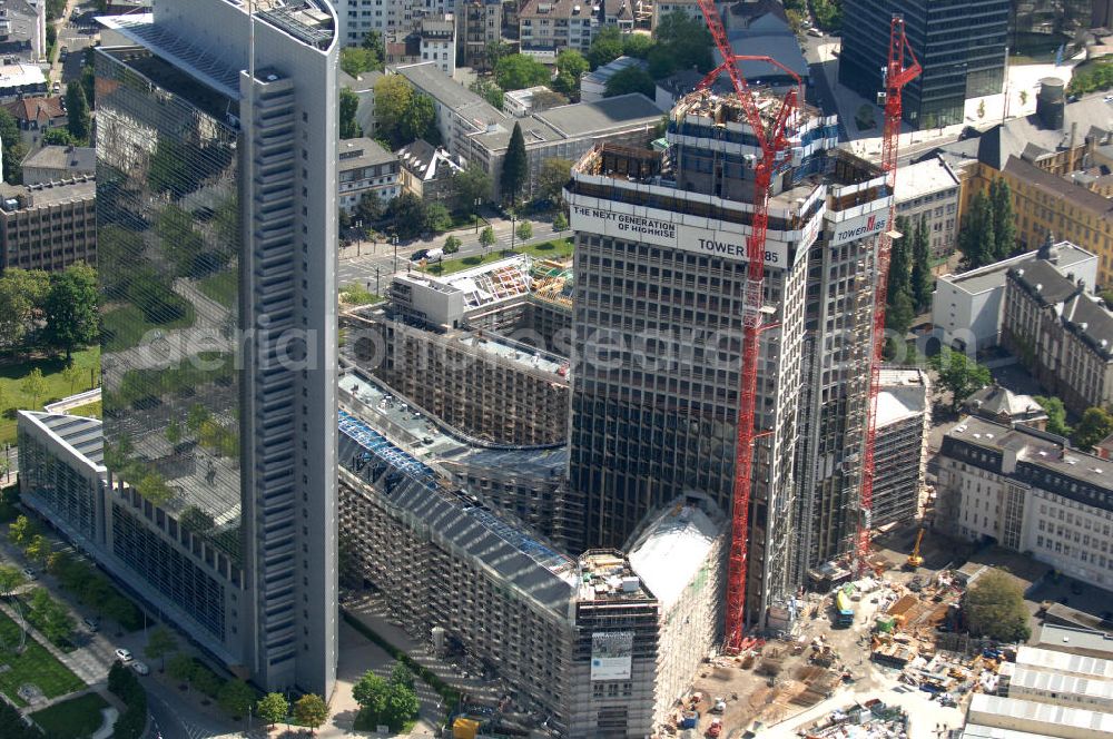 Aerial image Frankfurt am Main - Blick auf die Baustelle des Tower 185 , dem derzeit höchstem, in Deutschland im Bau befindlichen Wolkenkratzer. Bauherr ist die Vivico Real Estate. Die Wirtschaftsprüfungsgesellschaft PricewaterhouseCoopers (PwC) hat bereits vor Baubeginn 60.000 Quadratmeter von insgesamt rund 90.000 Quadratmeter Bürofläche langfristig angemietet und wird hier ihre neue Deutschland-Zentrale beziehen. Den Entwurf für den Tower 185 lieferte der Frankfurter Architekt Christoph Mäckler. Er sieht ein hufeisenförmig angelegtes Sockelgebäude vor, aus dem sich die beiden Hochhaushälften mit einer Aluminium-Glas-Fassade erheben. View of the construction site of Tower 185, currently the highest in Germany under construction skyscraper. Owner is the Vivico real estate.