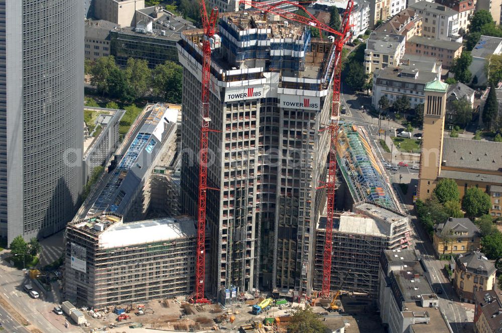 Aerial image Frankfurt am Main - Blick auf die Baustelle des Tower 185 , dem derzeit höchstem, in Deutschland im Bau befindlichen Wolkenkratzer. Bauherr ist die Vivico Real Estate. Die Wirtschaftsprüfungsgesellschaft PricewaterhouseCoopers (PwC) hat bereits vor Baubeginn 60.000 Quadratmeter von insgesamt rund 90.000 Quadratmeter Bürofläche langfristig angemietet und wird hier ihre neue Deutschland-Zentrale beziehen. Den Entwurf für den Tower 185 lieferte der Frankfurter Architekt Christoph Mäckler. Er sieht ein hufeisenförmig angelegtes Sockelgebäude vor, aus dem sich die beiden Hochhaushälften mit einer Aluminium-Glas-Fassade erheben. View of the construction site of Tower 185, currently the highest in Germany under construction skyscraper. Owner is the Vivico real estate.