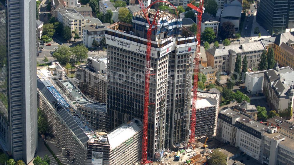 Aerial image Frankfurt am Main - Blick auf die Baustelle des Tower 185 , dem derzeit höchstem, in Deutschland im Bau befindlichen Wolkenkratzer. Bauherr ist die Vivico Real Estate. Die Wirtschaftsprüfungsgesellschaft PricewaterhouseCoopers (PwC) hat bereits vor Baubeginn 60.000 Quadratmeter von insgesamt rund 90.000 Quadratmeter Bürofläche langfristig angemietet und wird hier ihre neue Deutschland-Zentrale beziehen. Den Entwurf für den Tower 185 lieferte der Frankfurter Architekt Christoph Mäckler. Er sieht ein hufeisenförmig angelegtes Sockelgebäude vor, aus dem sich die beiden Hochhaushälften mit einer Aluminium-Glas-Fassade erheben. View of the construction site of Tower 185, currently the highest in Germany under construction skyscraper. Owner is the Vivico real estate.