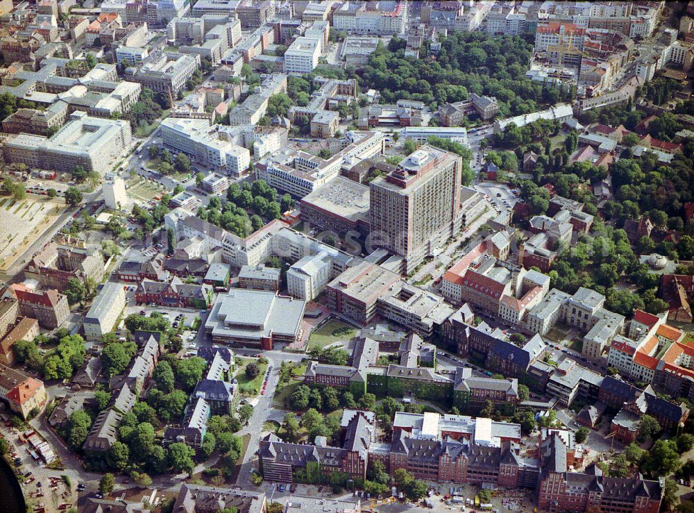 Berlin from the bird's eye view: High house of the bed tower at the University Hospital Charité Campus Mitte (CCM) in the district of Mitte in Berlin