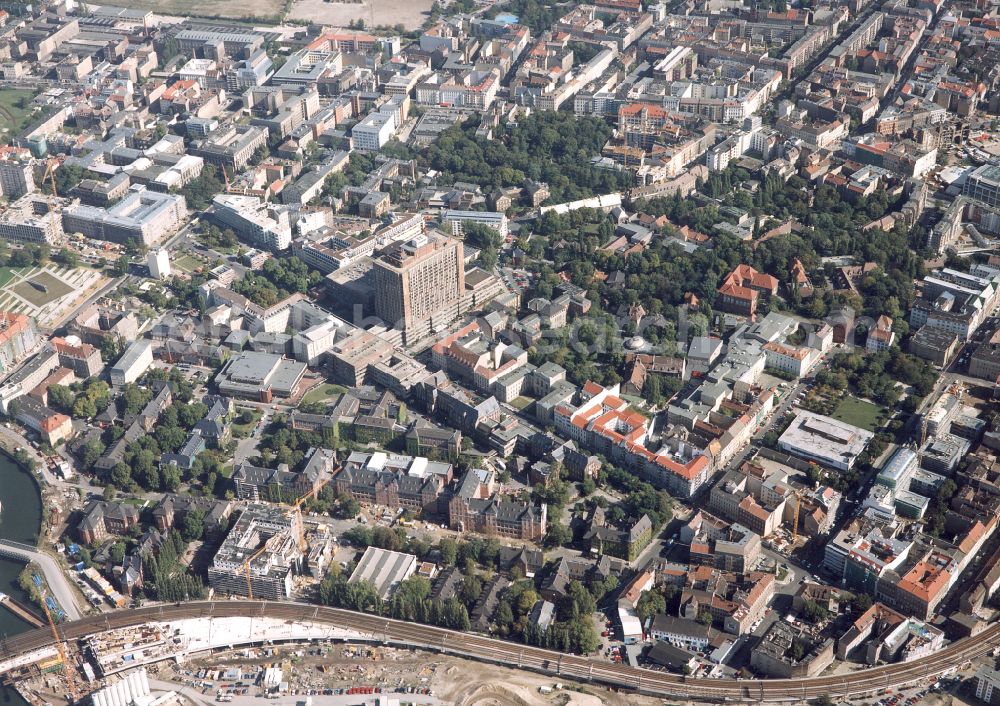 Berlin from the bird's eye view: High house of the bed tower at the University Hospital Charité Campus Mitte (CCM) in the district of Mitte in Berlin