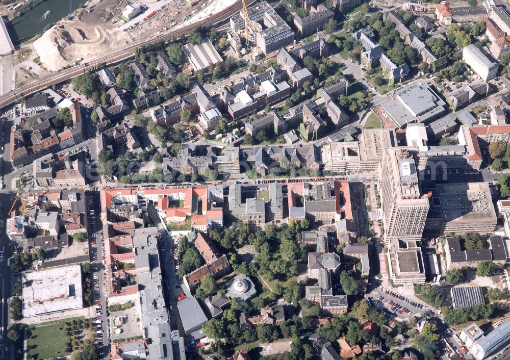 Berlin from the bird's eye view: High house of the bed tower at the University Hospital Charité Campus Mitte (CCM) in the district of Mitte in Berlin