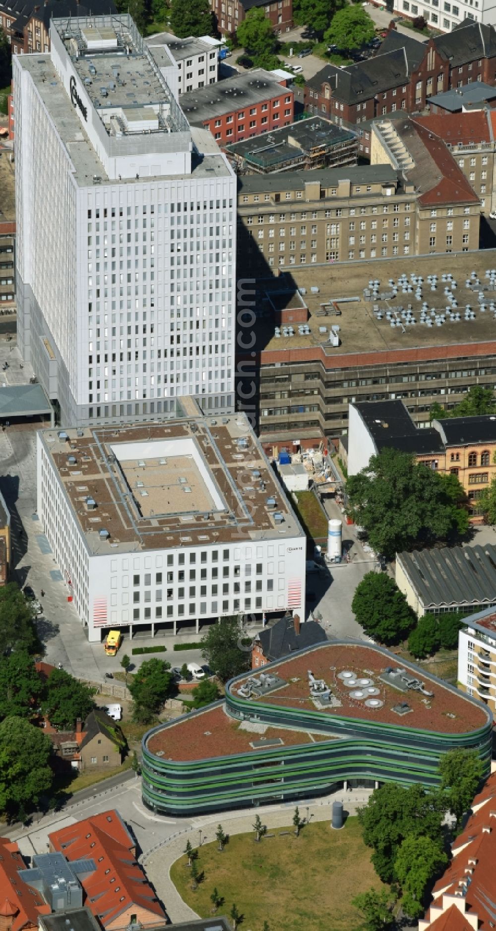 Berlin from the bird's eye view: High house of the bed tower at the University Hospital Charité Campus Mitte (CCM) in the district of Mitte in Berlin