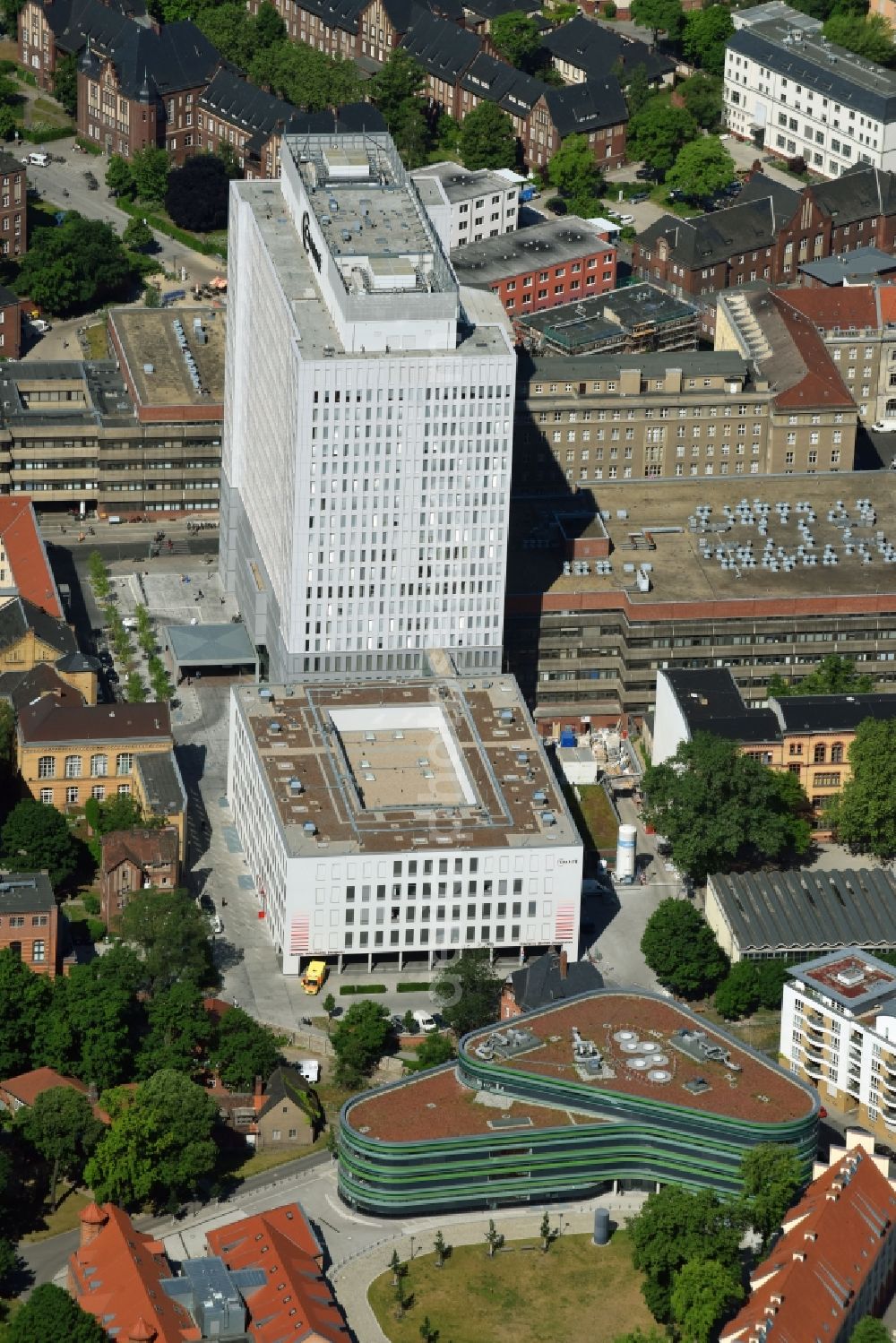 Aerial image Berlin - High house of the bed tower at the University Hospital Charité Campus Mitte (CCM) in the district of Mitte in Berlin