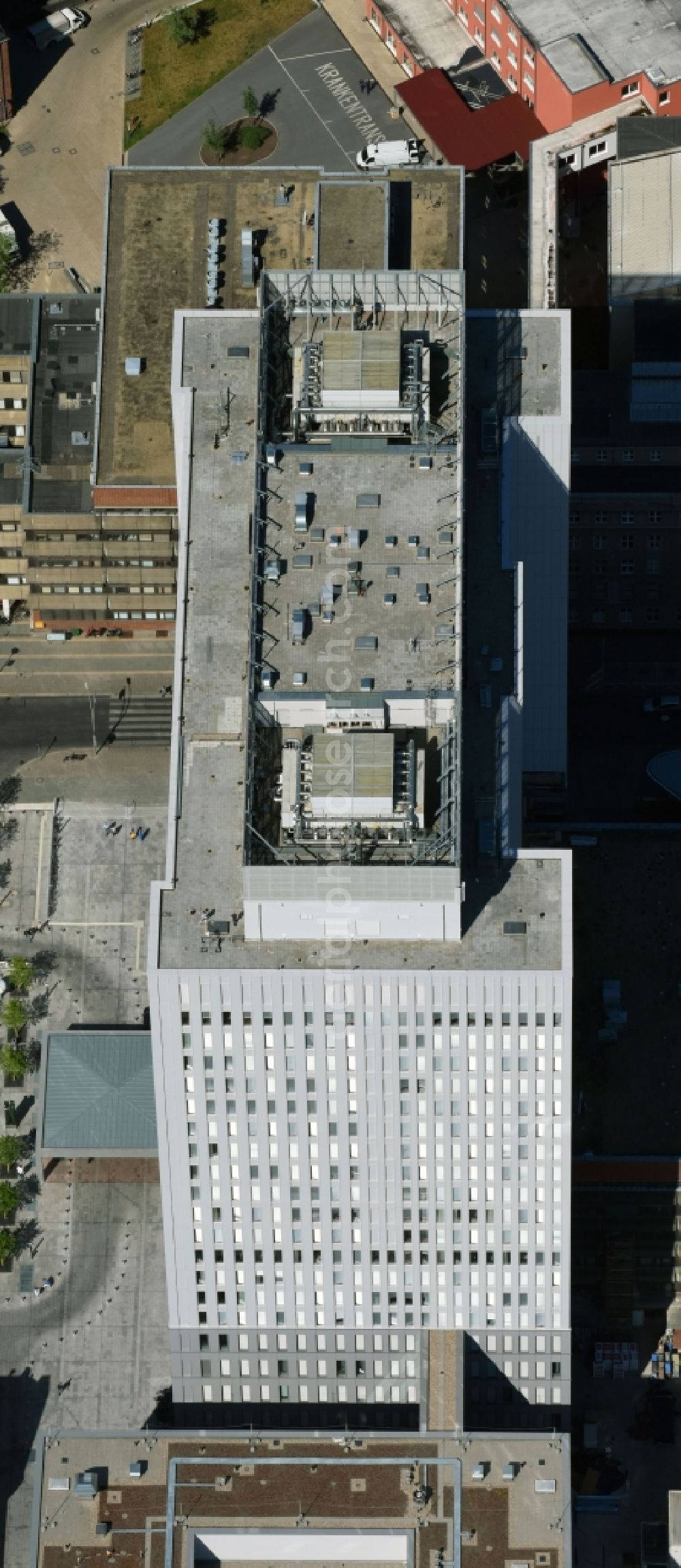 Berlin from the bird's eye view: High house of the bed tower at the University Hospital Charité Campus Mitte (CCM) in the district of Mitte in Berlin