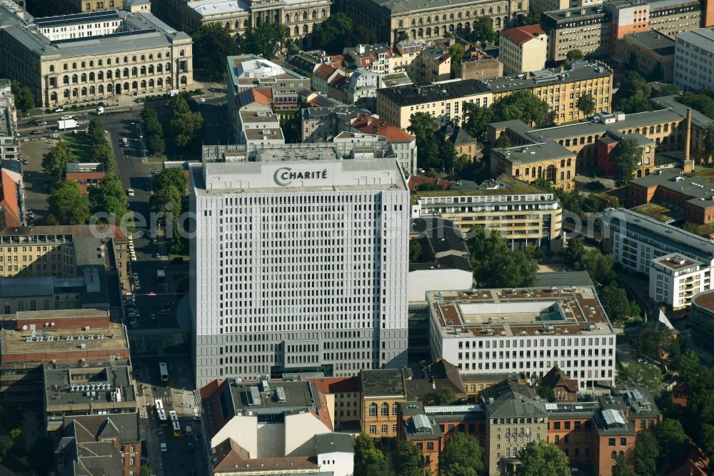 Aerial image Berlin - High house of the bed tower at the University Hospital Charité Campus Mitte (CCM) in the district of Mitte in Berlin