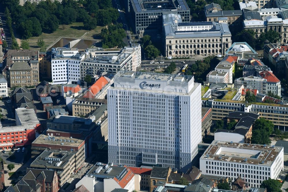 Aerial image Berlin - High house of the bed tower at the University Hospital Charité Campus Mitte (CCM) in the district of Mitte in Berlin