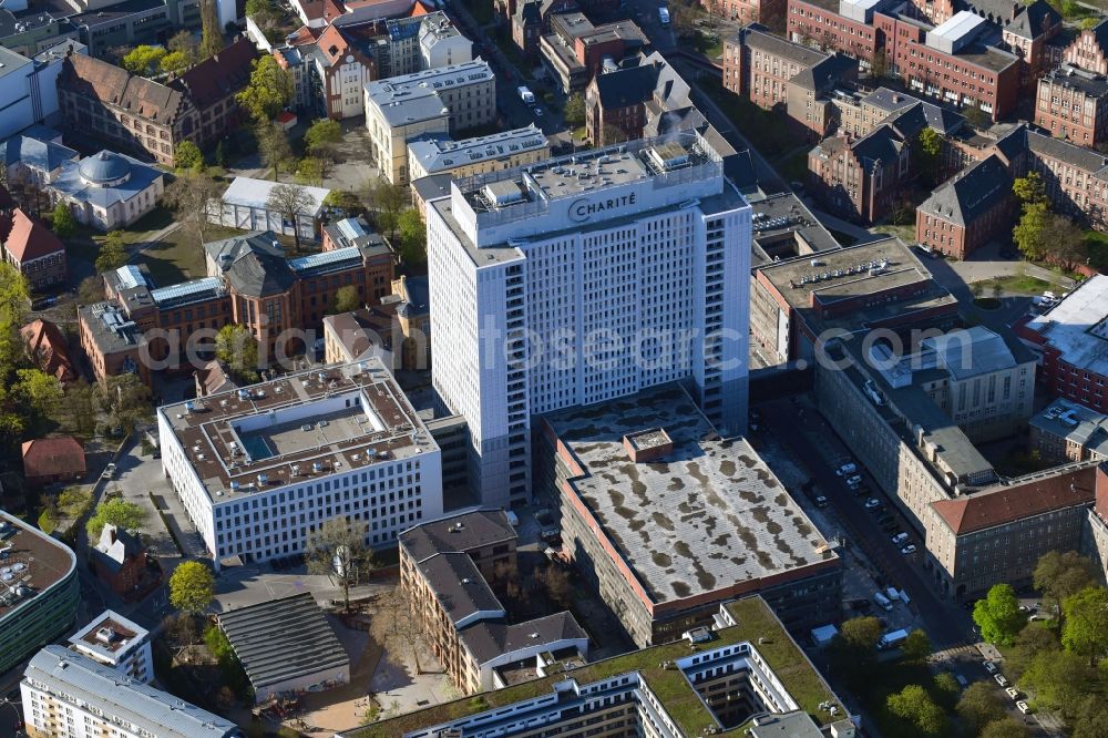 Aerial image Berlin - High house of the bed tower at the University Hospital Charité Campus Mitte (CCM) in the district of Mitte in Berlin