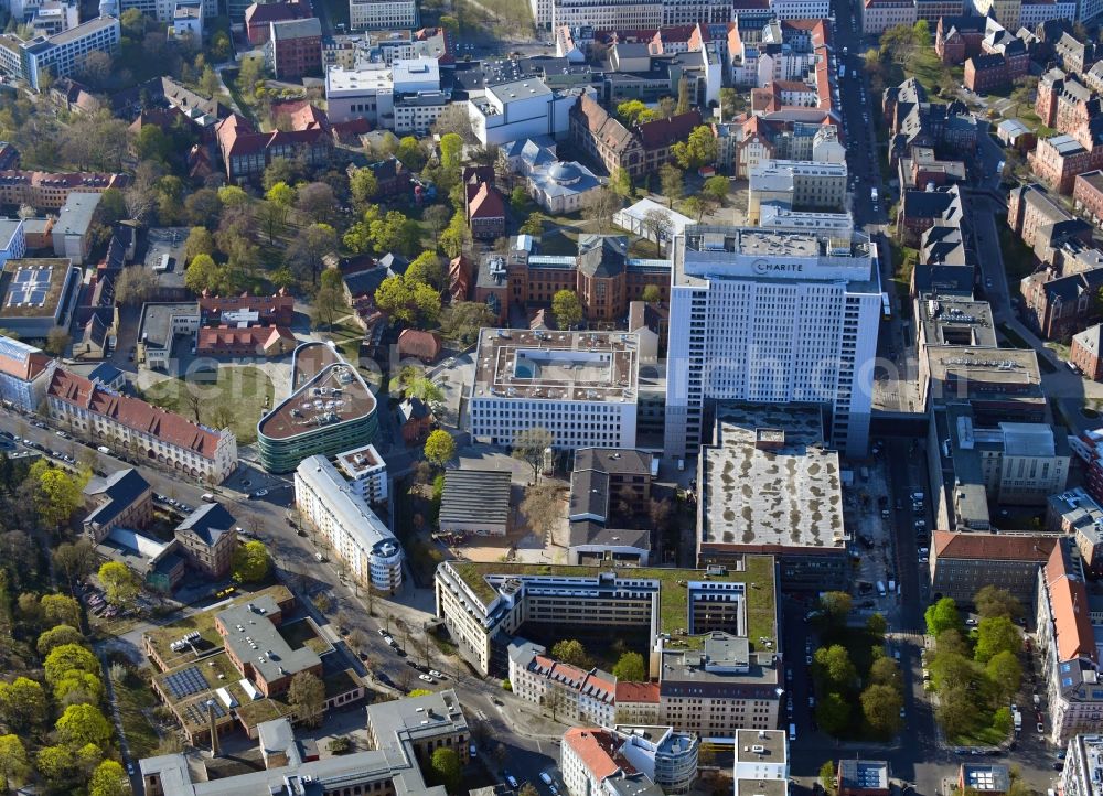 Aerial photograph Berlin - High house of the bed tower at the University Hospital Charité Campus Mitte (CCM) in the district of Mitte in Berlin