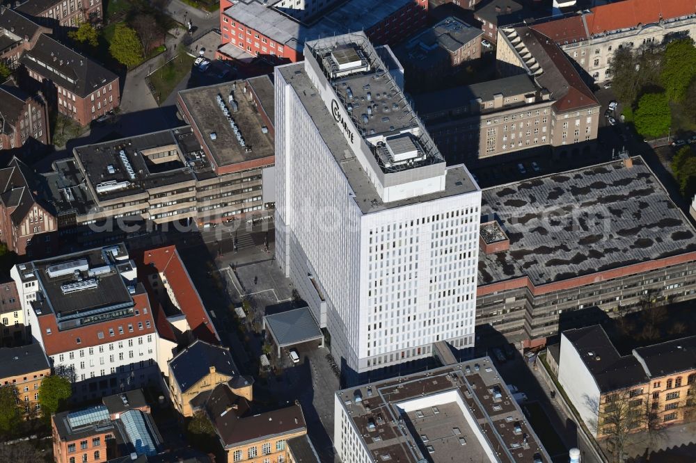 Aerial photograph Berlin - High house of the bed tower at the University Hospital Charité Campus Mitte (CCM) in the district of Mitte in Berlin