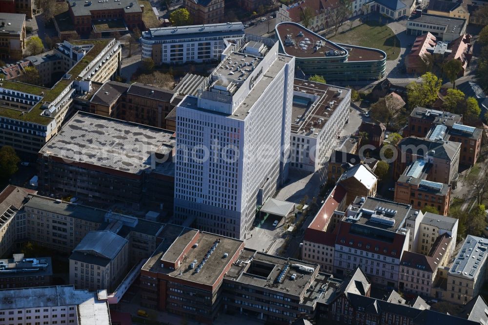 Aerial image Berlin - High house of the bed tower at the University Hospital Charité Campus Mitte (CCM) in the district of Mitte in Berlin