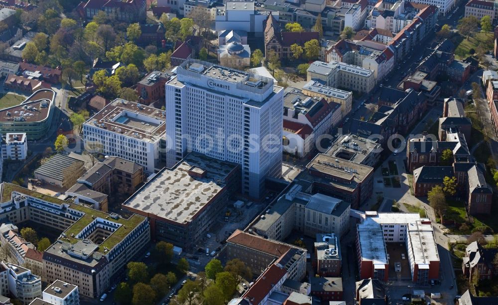 Berlin from the bird's eye view: High house of the bed tower at the University Hospital Charité Campus Mitte (CCM) in the district of Mitte in Berlin