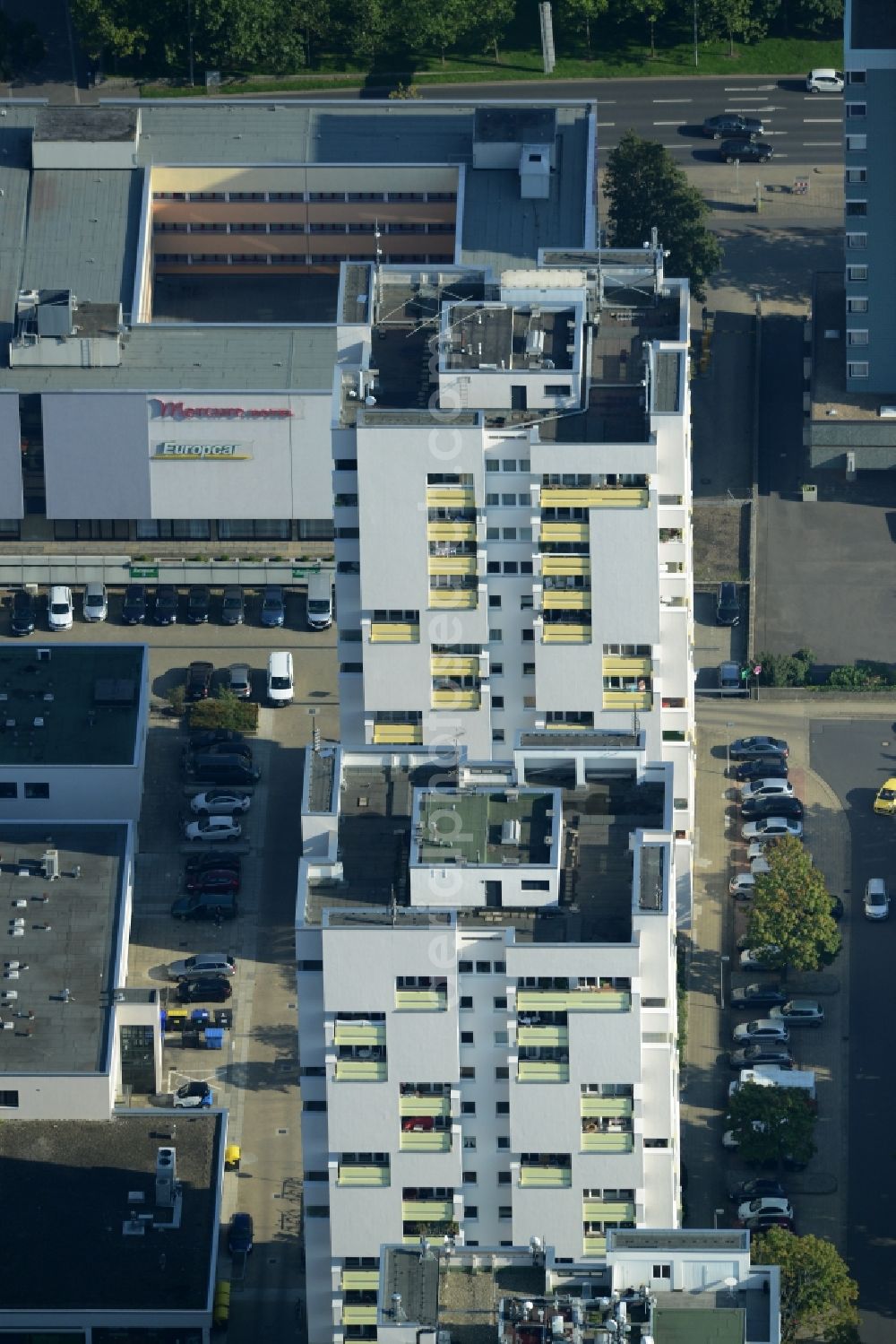 Aerial image Braunschweig - High-rise ensemble of the Atrium residential buildings in Braunschweig in the state of Lower Saxony. The three towers are located at Atrium Center in Kurt Schumacher Strasse in the Southeast of the downtown area of Braunschweig