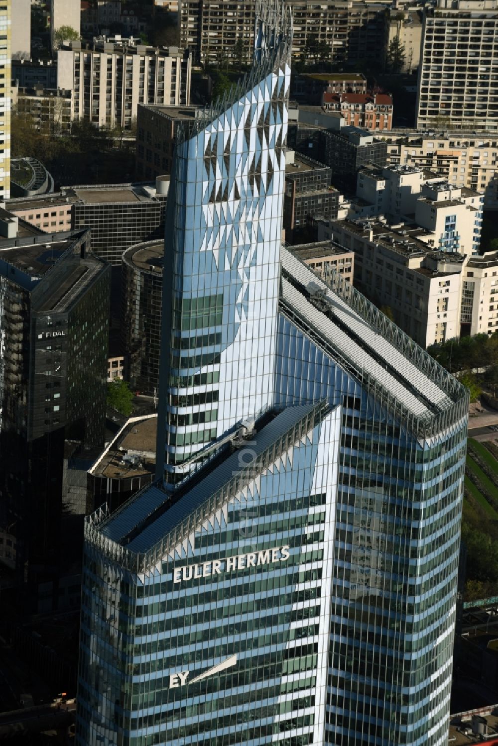 Aerial photograph Paris Courbevoie - High-rise ensemble of Buerogebaeude der Ernst & Young and EULER HERMES in Tour First on Place des Saisons in Paris Courbevoie in Ile-de-France, France