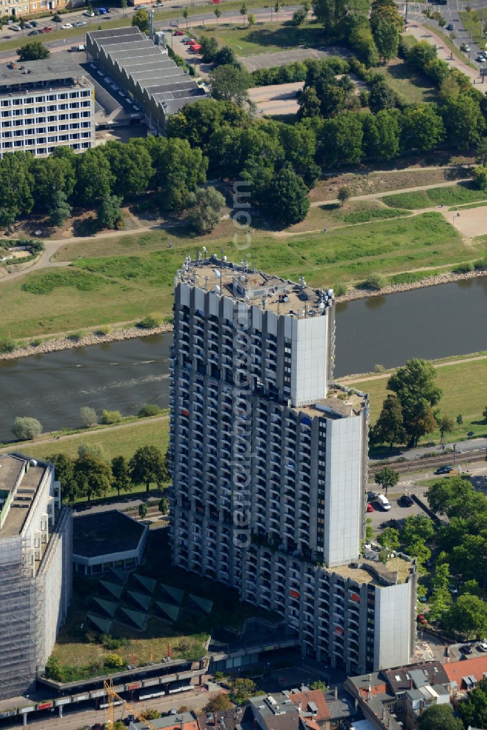 Aerial photograph Mannheim - High-rise ensemble of Collini Center on Cahn-Carnier-Ufer in Mannheim in the state Baden-Wuerttemberg