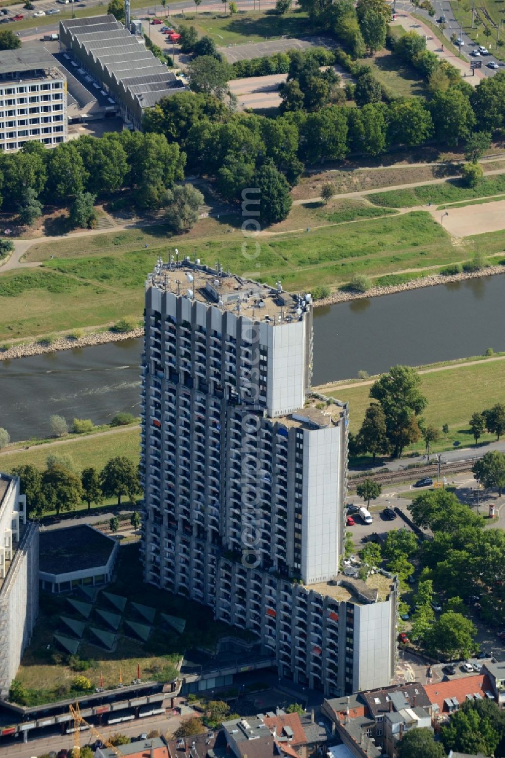 Mannheim from above - High-rise ensemble of Collini Center on Cahn-Carnier-Ufer in Mannheim in the state Baden-Wuerttemberg