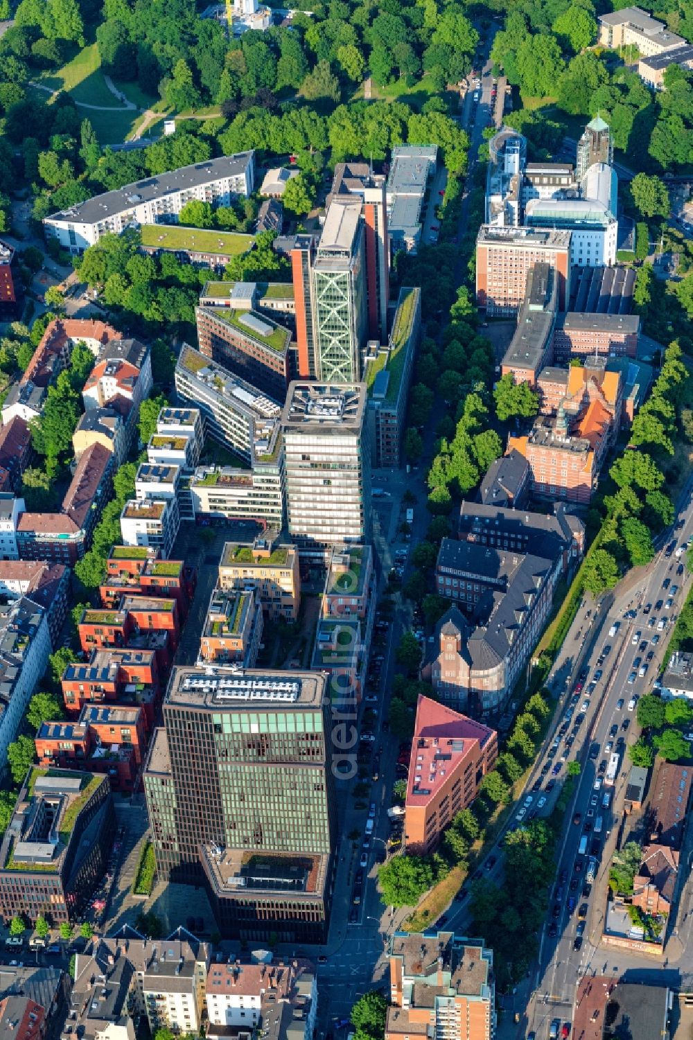 Hamburg from the bird's eye view: High-rise ensemble with the EMPIRE RIVERSIDE HOTEL and ASTRATURM on Bernhard-Nocht-Strasse along the St. Pauli Hafenstrasse in the district Sankt Pauli in Hamburg, Germany