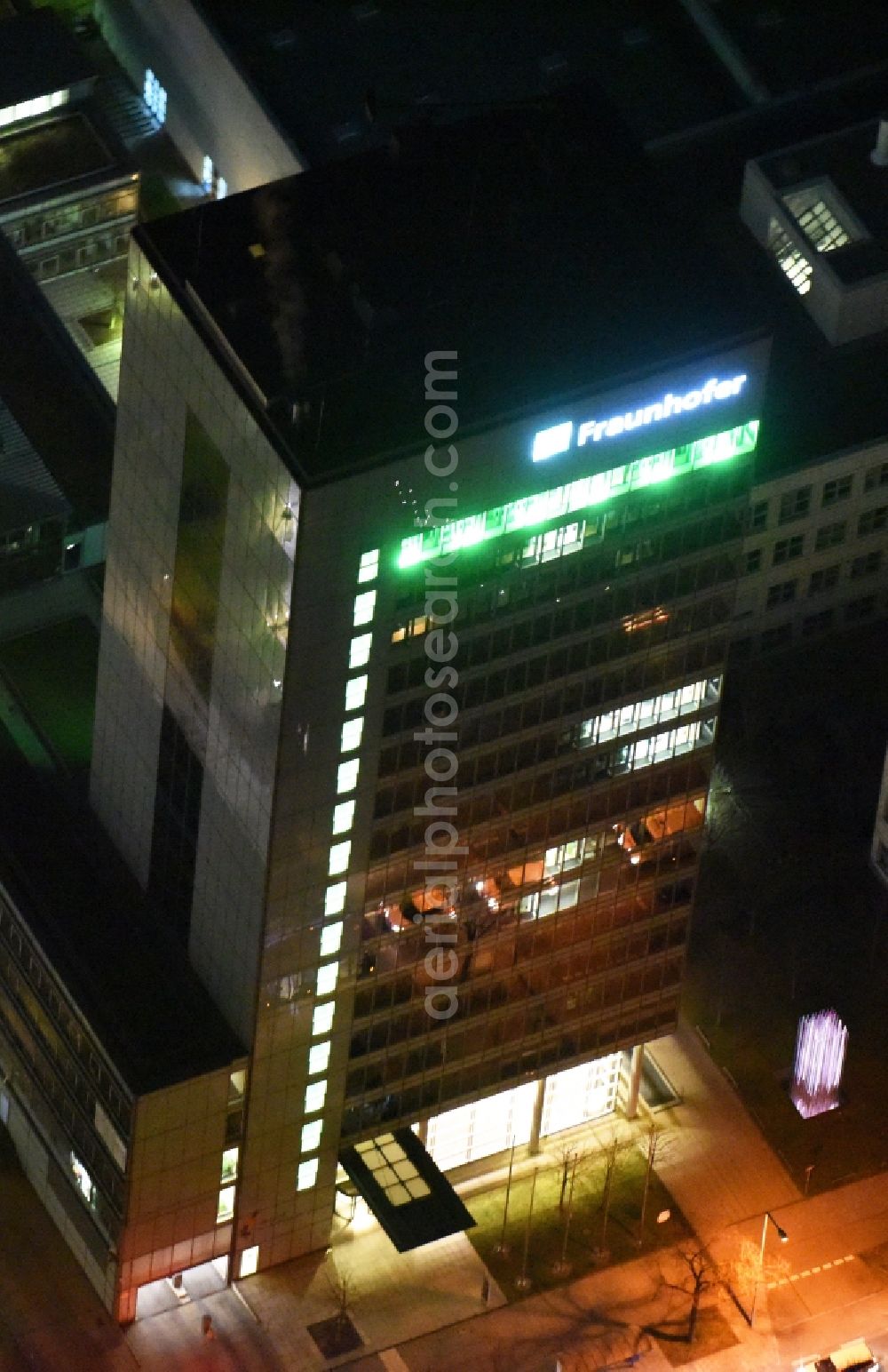 Aerial photograph München - Night view High-rise ensemble of Fraunhofer-Institut fuer Zuverlaessigkeit und Mikrointegration IZM on Hansastrasse in Munich in the state Bavaria