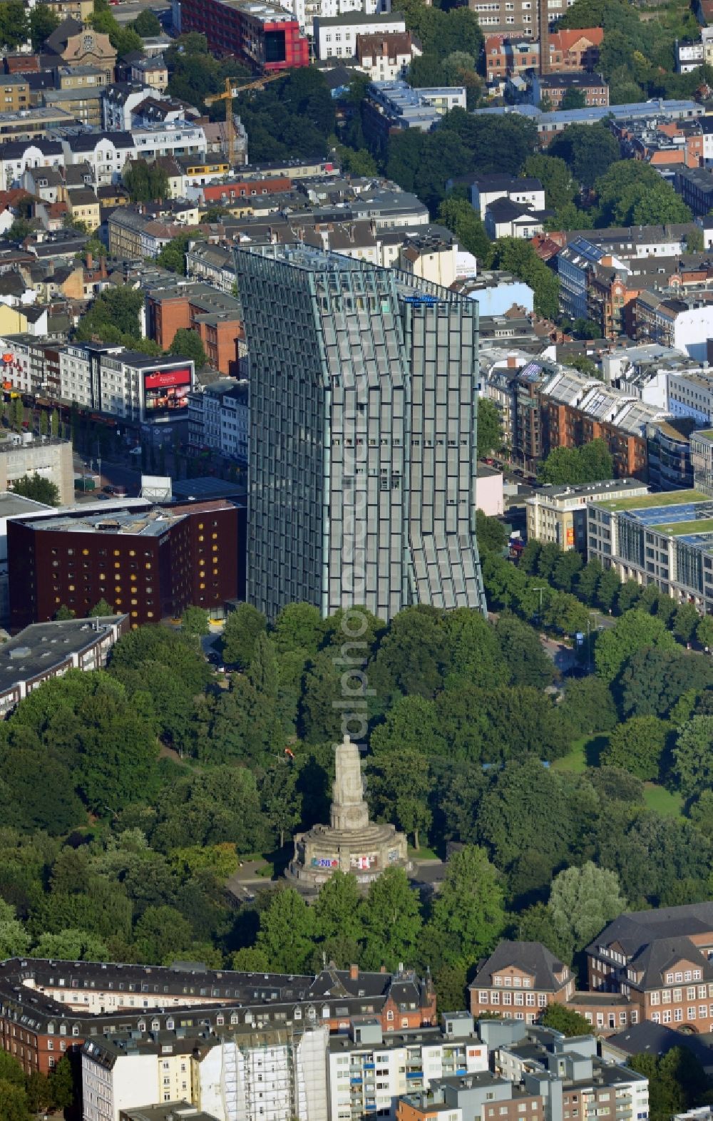 Hamburg from the bird's eye view: Skyscraper - Ensemble - complex Dancing Towers on the Reeperbahn in Hamburg