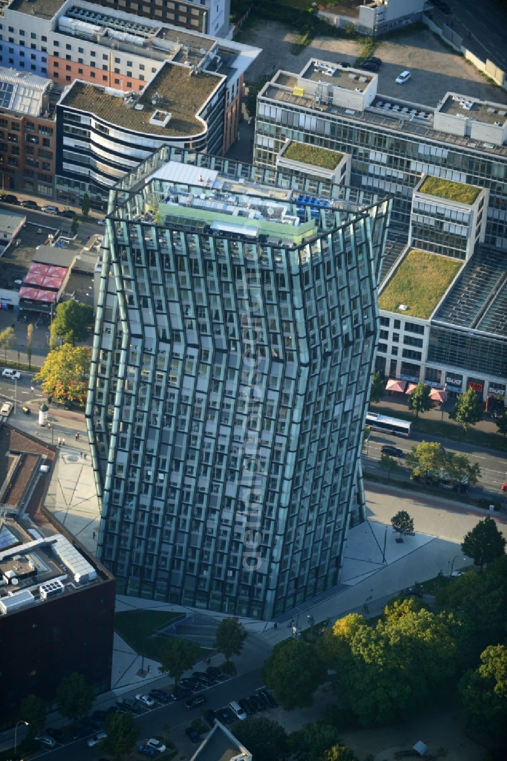 Hamburg from the bird's eye view: Skyscraper - Ensemble - complex Dancing Towers on the Reeperbahn in Hamburg