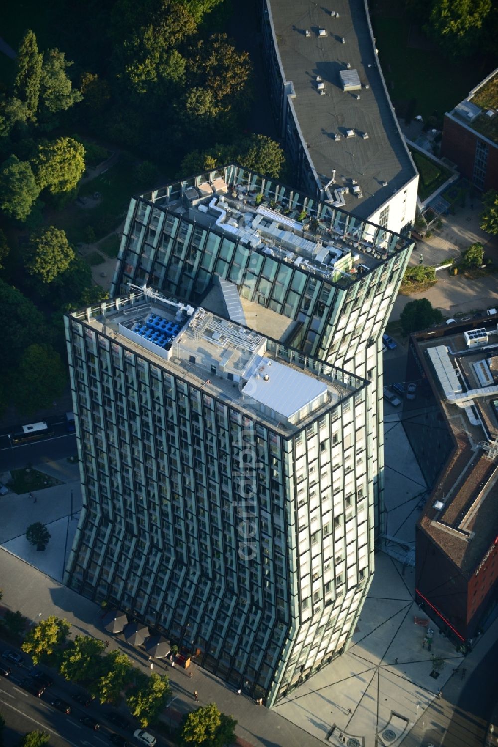 Aerial image Hamburg - Skyscraper - Ensemble - complex Dancing Towers on the Reeperbahn in Hamburg