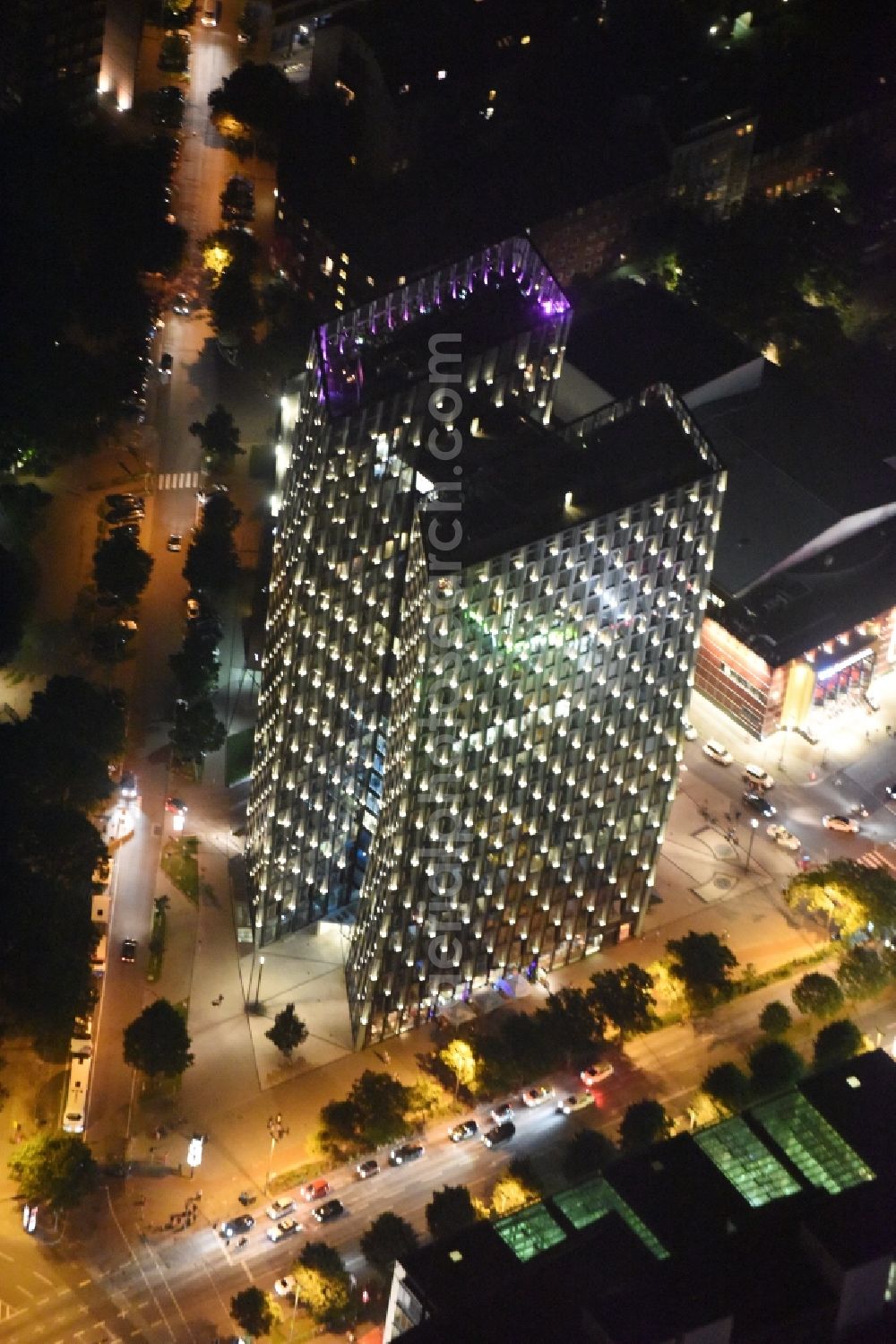 Hamburg from the bird's eye view: skyscraper - Ensemble - complex Dancing Towers on the Reeperbahn in the district St. Pauli in Hamburg