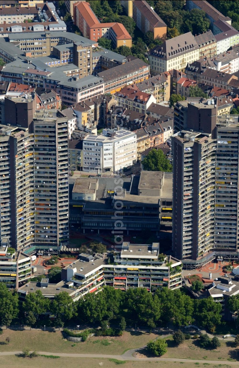 Aerial photograph Mannheim - High-rise ensemble of Neckarpromenade in Mannheim in the state Baden-Wuerttemberg