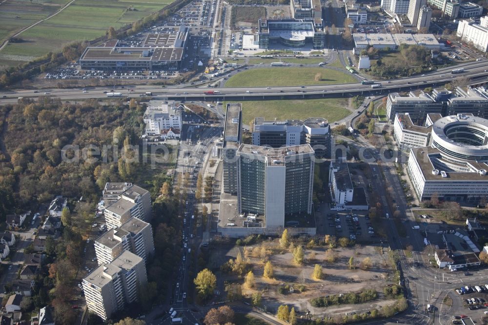 Offenbach am Main from above - High-rise ensemble of New Frankfurt Towers in the district Nordend in Offenbach am Main in the state Hesse. The New Frankfurt Towers are the eyecatchers of the Kaiserlei district in Offenbach. After the coring of the former office towers, the conversion to apartments will take place