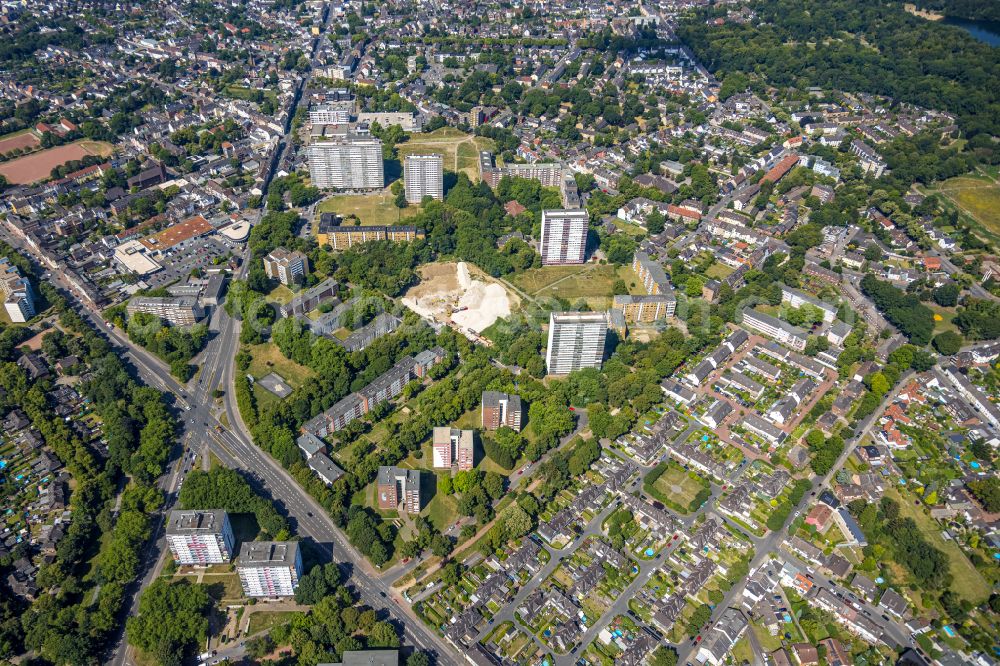 Duisburg from the bird's eye view: High-rise ensemble of on street Ottostrasse in the district Hochheide in Duisburg at Ruhrgebiet in the state North Rhine-Westphalia, Germany