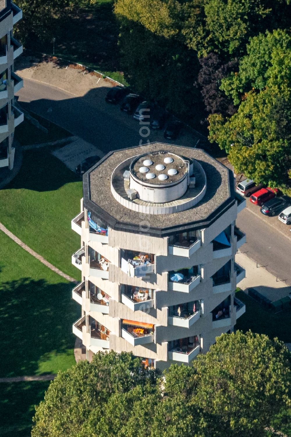 Aerial photograph Lahr/Schwarzwald - High-rise ensemble of Rundhochhaeuser on Kanadaring in Lahr/Schwarzwald in the state Baden-Wurttemberg, Germany