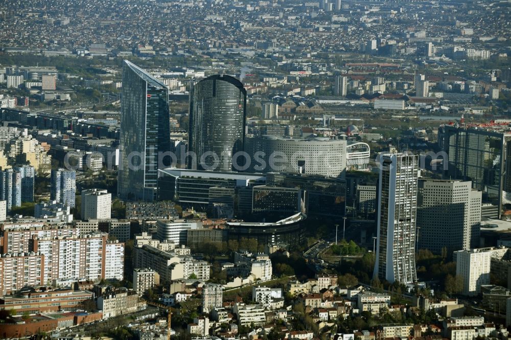 Aerial photograph Paris - High-rise buildings of Tours Societe general with the headquarters of Societe generale bank in the business quarter La Defense in Paris in Ile-de-France, France