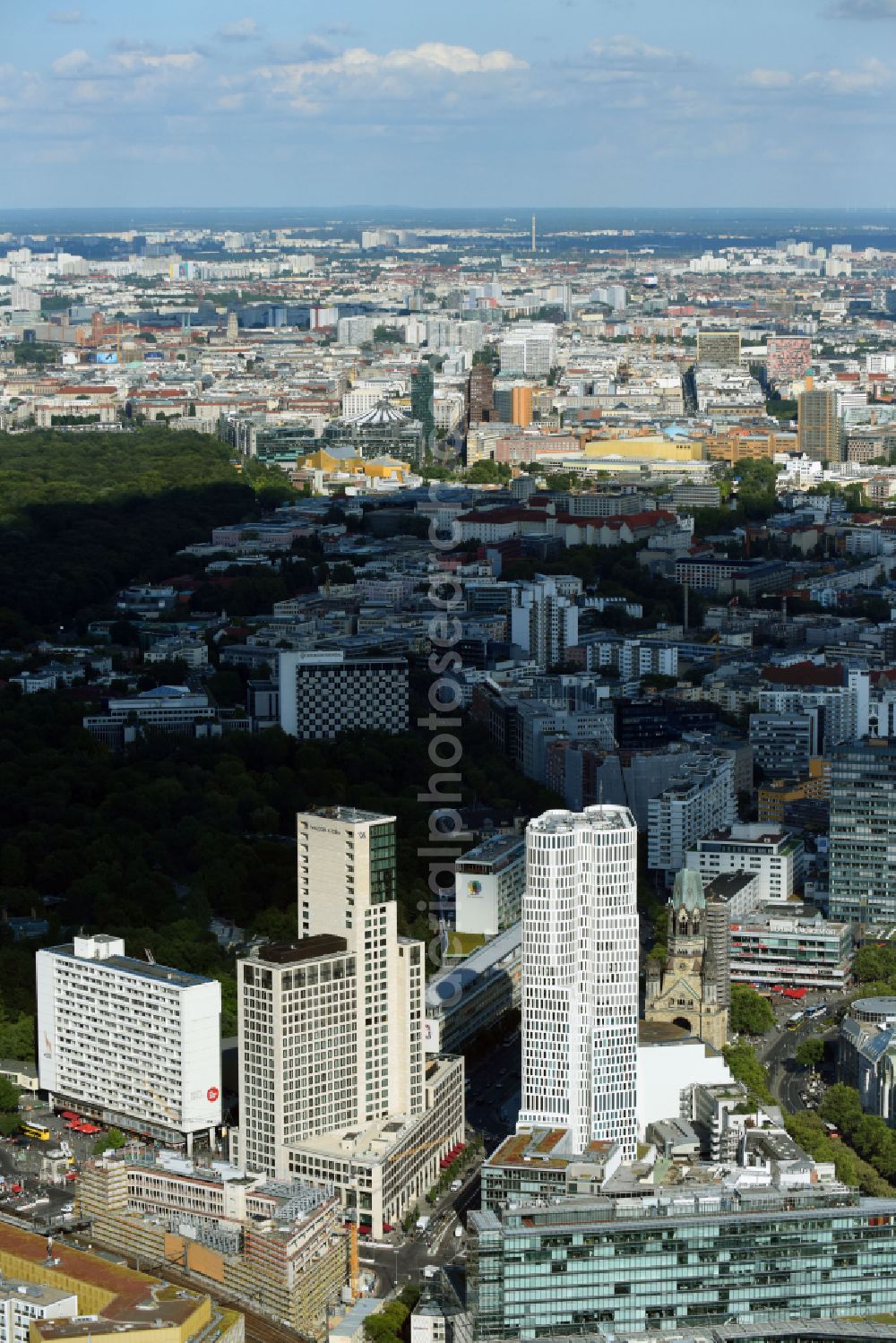 Berlin from the bird's eye view: High-rise ensemble of Zoofenster and Neubau Upper West on Joachinsthaler Strasse - Hardenbergstrasse in Ortsteil Bezirk Charlottenburg in Berlin, Germany